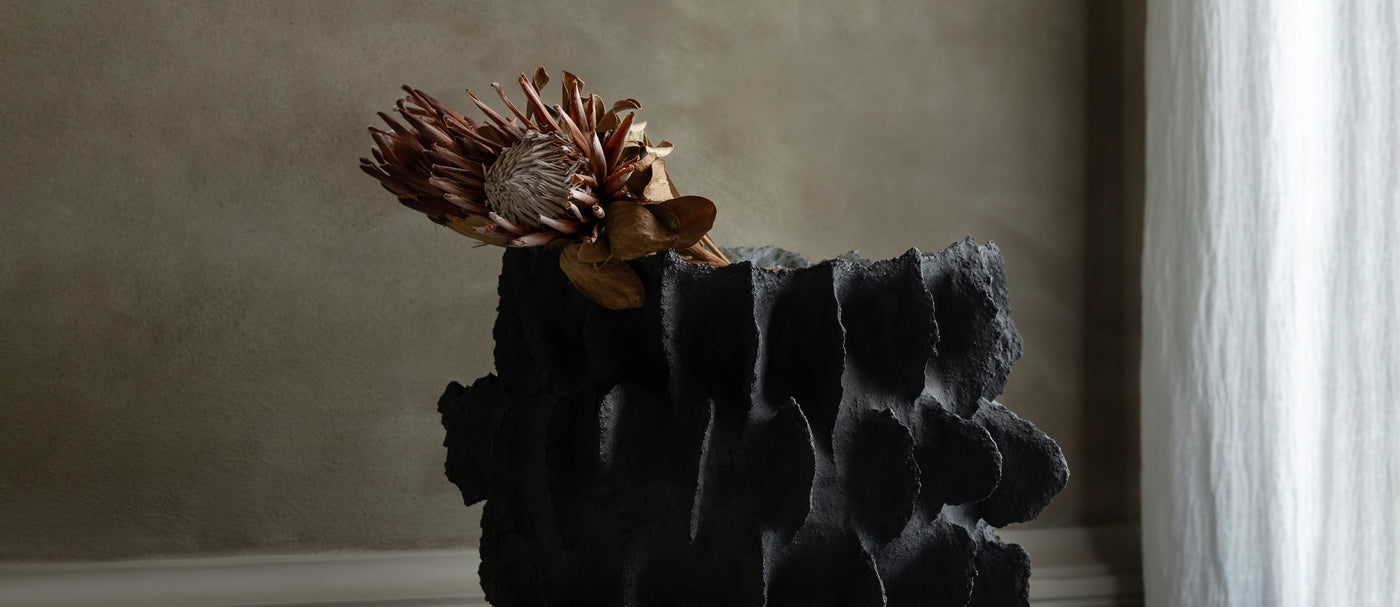 Coutume-studio-vase-terre-noire