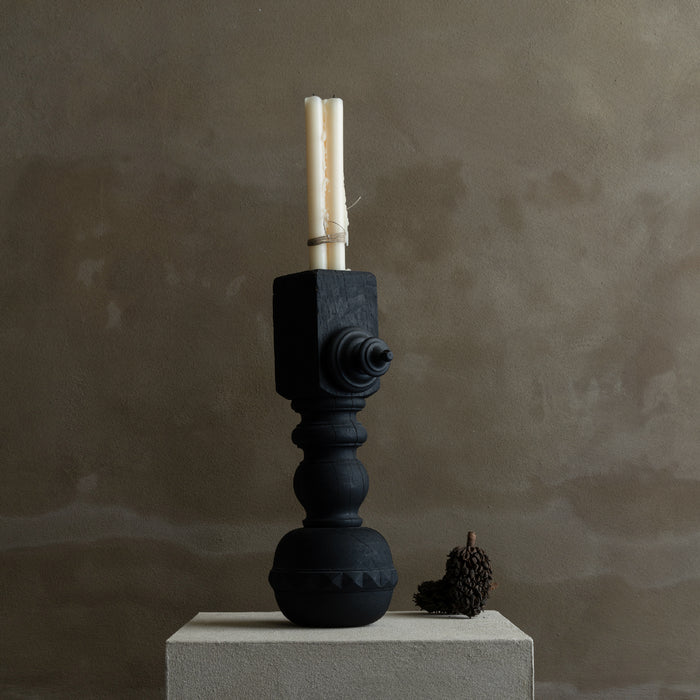 Paire de bougeoir en bois brulé