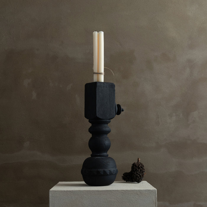 Paire de bougeoir en bois brulé
