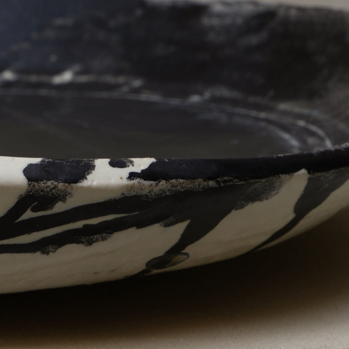 Grand plat en porcelaine